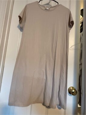 Athleta Beige Short Sleeve T-Shirt Dress